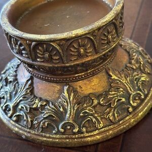 Candle holder.   Elegant Gold Decorative